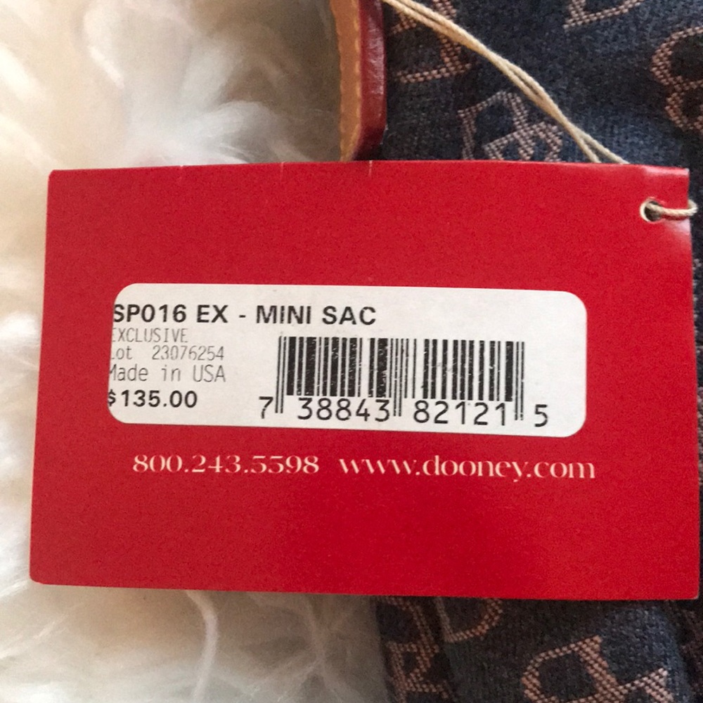 Brand new Dooney& Bourke mini Bag - Picture 2 of 3